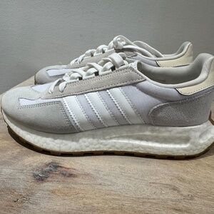 Adidas Retropy E5 Shoes in Crystal White/ Matt Silver/ Cloud White Size 7.5 EUC